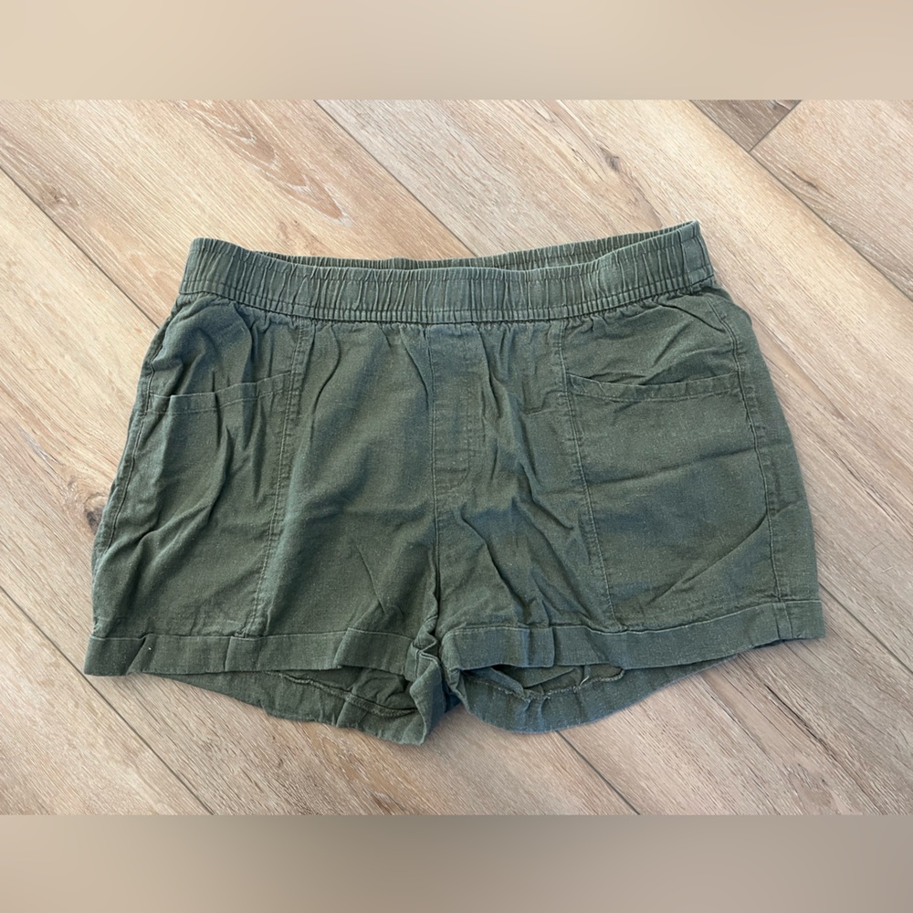 Old Navy army green shorts
